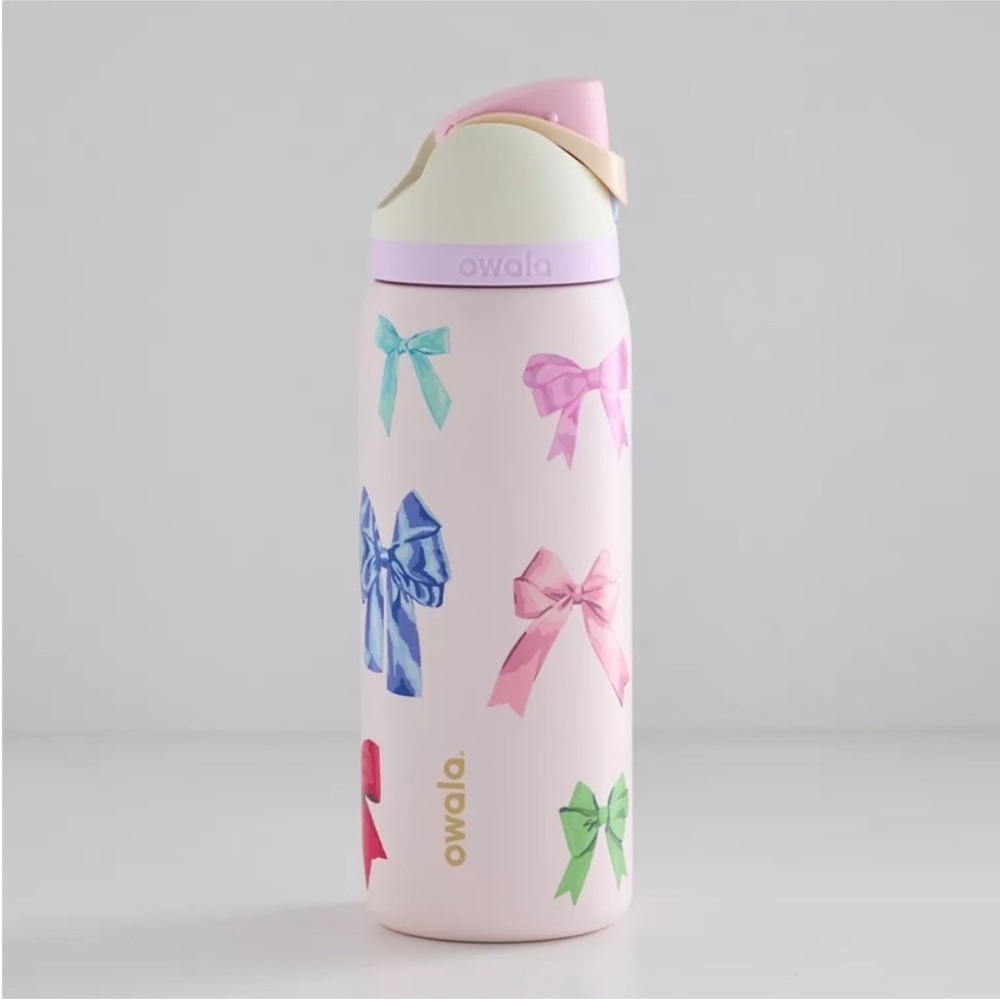 Owala x Urban Outfitters Exclusive FreeSip 32 oz Water Bottle- Girlhood
